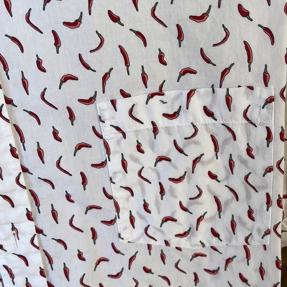 Red Chilies 🌶 shortsleeved button down cotton shirt - Picture 2 of 7